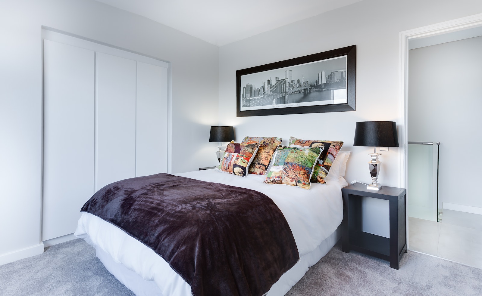 Aranżacja sypialni w stylu skandynawsko-japońskim – harmonia natury i minimalizmu